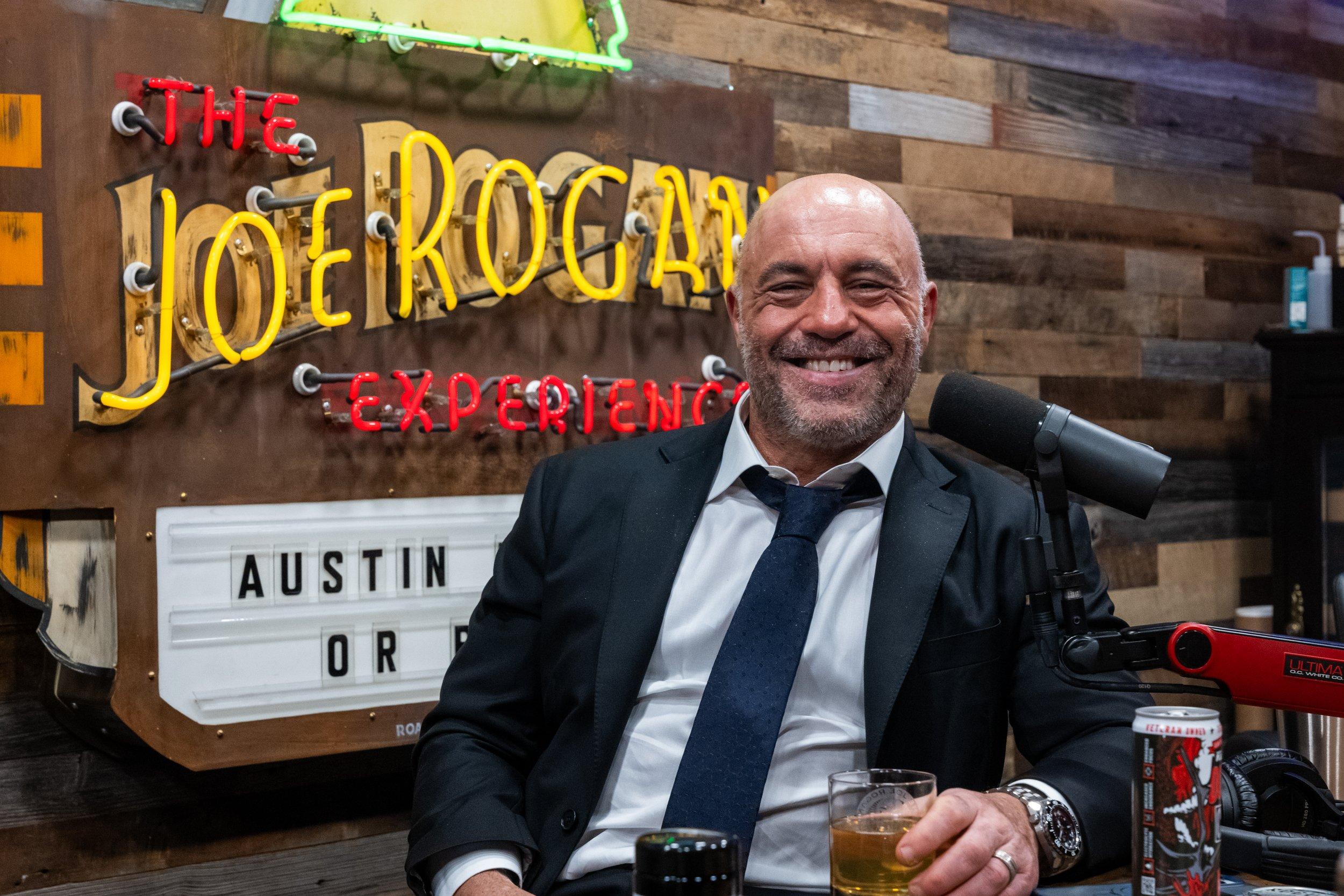 Behind ⁢the Microphone ⁣with Joe Rogan How ⁤His Expertise Shaped‍ UFC ​310s Finale