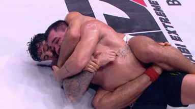 Tsarukyan Chokes Out Pitbull in Russia Grappling Win 4 Captura de Tela 2025 05 31 a s 15.39.22
